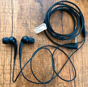 Sony Ericsson “in ear” oordopjes met bediening in snoer beschikbaar voor biedingen