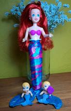 Vintage Disney Classic Merbabysitter Ariel & baby 1990s, Ophalen of Verzenden, Zo goed als nieuw, Fashion Doll