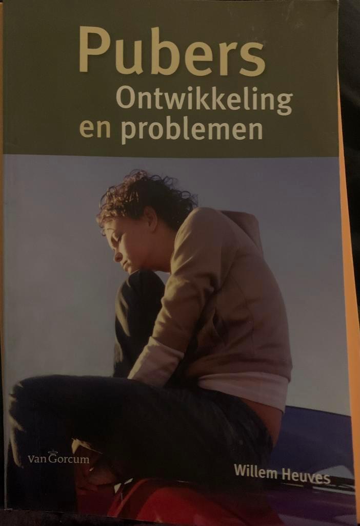 W. Heuves - Pubers, Boeken, Psychologie, Zo goed als nieuw, Ontwikkelingspsychologie, Ophalen of Verzenden