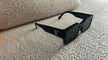 Louis Vuitton zonnebril zwart beschikbaar voor biedingen