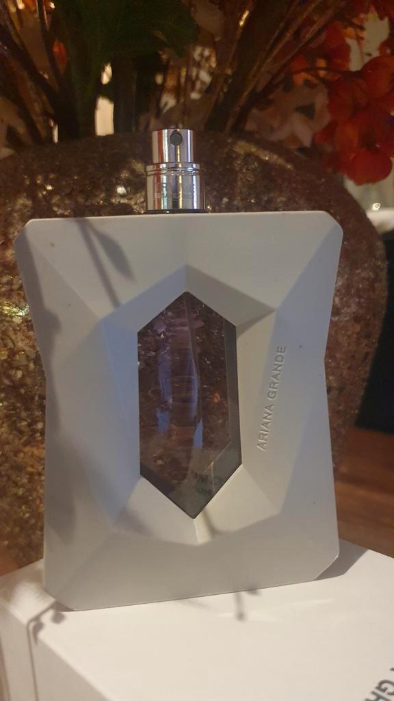 Ariana Grande   GOD IS A WOMAN   100 ml edp, Sieraden, Tassen en Uiterlijk, Uiterlijk | Parfum, Nieuw, Verzenden