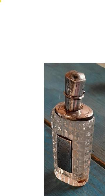 Vintage parfumflesje kristal en zilver met glazen stopper beschikbaar voor biedingen