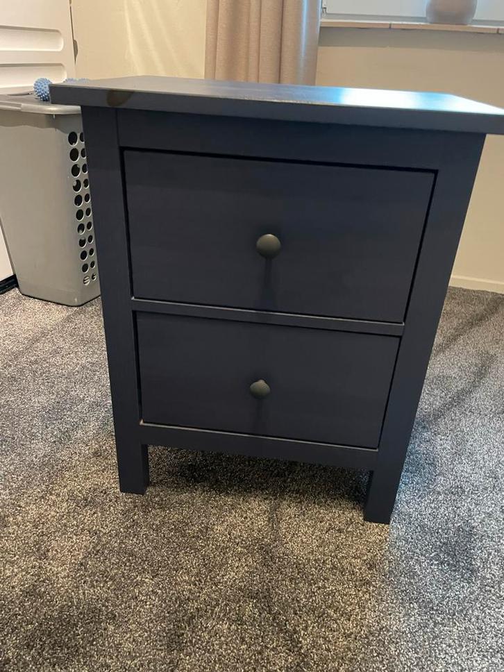 Donkerblauw IKEA Nachtkastje - als nieuw, Huis en Inrichting, Slaapkamer | Nachtkastjes, Zo goed als nieuw, 55 tot 70 cm, 45 tot 65 cm