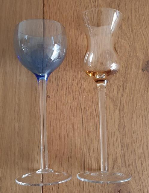 Wijn & feest glazen 22/23 cm hoog, roze & blauw, vintage !, Antiek en Kunst, Antiek | Glas en Kristal, Ophalen of Verzenden