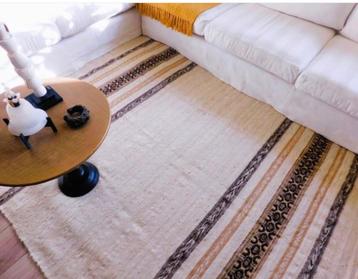 Kleed puur wol  beschikbaar voor biedingen