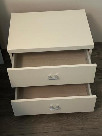 Te koop wit houten Nachtkastje met 2 lades