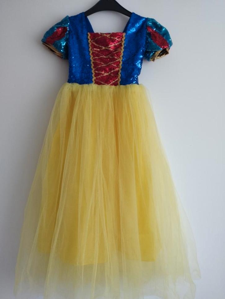 Snow White Dress/Costume (age 6-7) Sneeuwwitje Jurk/Kostuum, Kinderen en Baby's, Carnavalskleding en Verkleedspullen, Zo goed als nieuw