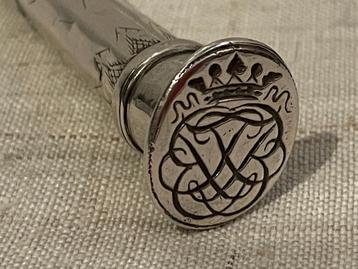 18de eeuw naaldenkoker  1778 koker monogram naaigerei beschikbaar voor biedingen