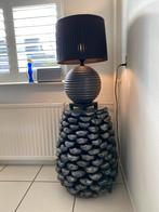 Design zwart/grijze lamp met grote denneappel/ bloempot, Ophalen, Gebruikt, Design is blikvanger in huis/hal, Minder dan 100 cm
