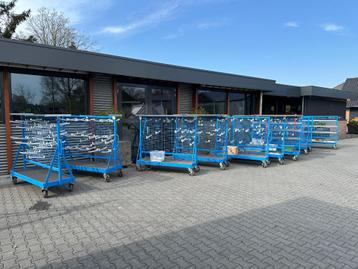 winkel materiaal, gereedschaprek, rekken beschikbaar voor biedingen