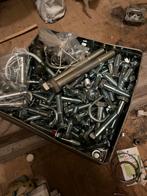 Doos vol met bouten keilbout en van alles, Doe-het-zelf en Verbouw, IJzerwaren en Bevestigingsmiddelen, Ophalen of Verzenden, Zo goed als nieuw