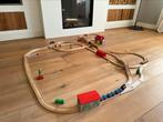 Houten treinbaan met diverse onderdelen, Kinderen en Baby's, Speelgoed | Houten speelgoed, Ophalen of Verzenden, Zo goed als nieuw