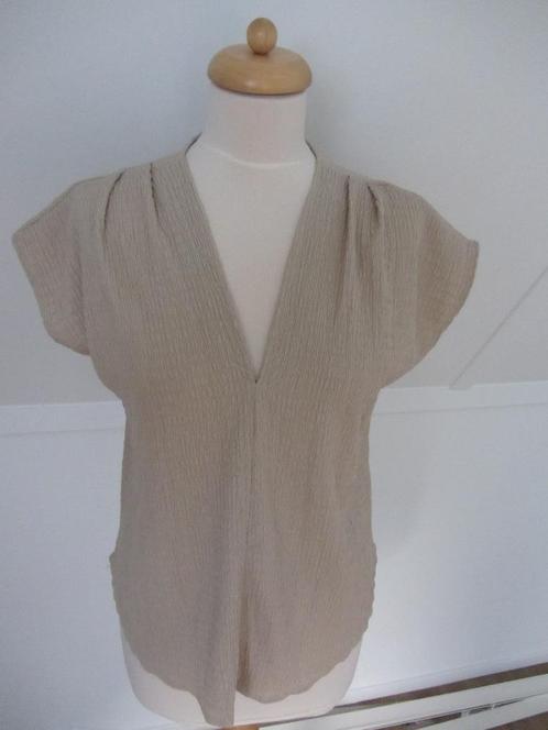 Top 38/40, beige, V-hals, k.m. NIET GEDRAGEN, Kleding | Dames, Tops, Nieuw, Maat 38/40 (M), Beige, Korte mouw, Ophalen of Verzenden