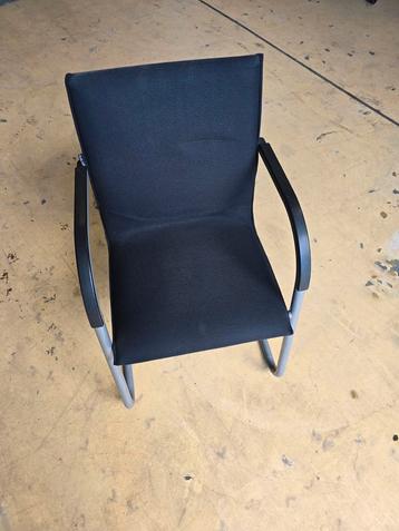 nette vergaderstoelen. beschikbaar voor biedingen