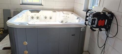 Een 5 persoons jacuzzi opknapper, Tuin en Terras, Bubbelbaden en Hottubs, Gebruikt, Vast, Afdekzeil, Filter, Pomp, Inbouw, Ophalen