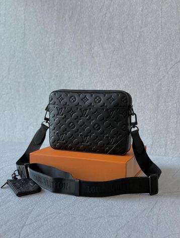 Louis Vuitton Duo Messenger - Zwart beschikbaar voor biedingen
