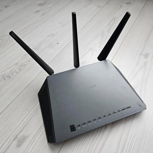 Netgear nighthawk + 2x Netgear giga switch +tplink powerlink, Computers en Software, Netwerk switches, Gebruikt, Ophalen