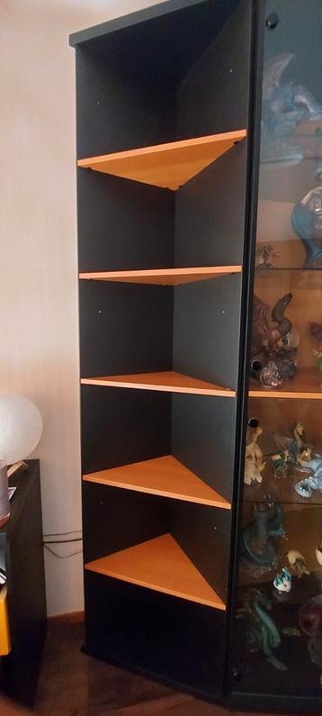Hoekkast zwart met beuken  beschikbaar voor biedingen