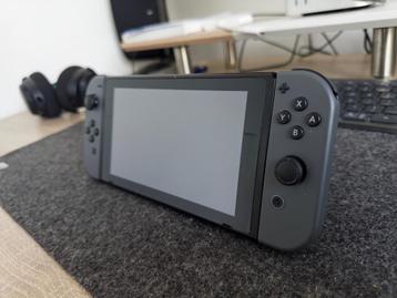 Nintendo Switch 1 met 4 joycons en SD card beschikbaar voor biedingen