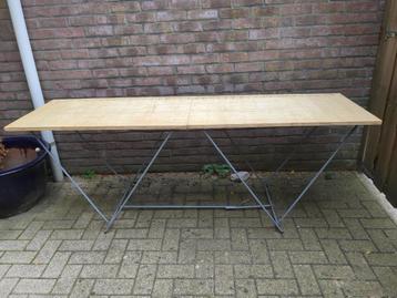 Behangtafel beschikbaar voor biedingen