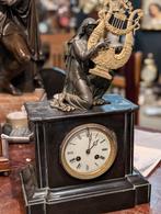 Antieke pendule bronzen beeld 40 cm hoog €120., Antiek en Kunst, Ophalen