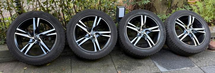 Volvo R-design 19” velg met winterbanden, Auto-onderdelen, Banden en Velgen, Banden en Velgen, Winterbanden, 19 inch, 235 mm, Personenwagen