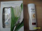 NIEUWE Dove Geschenk set en een fles Body Lotion, Ophalen of Verzenden, Nieuw, Bodylotion, Crème of Olie