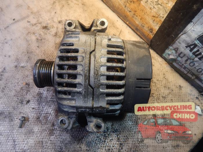 Dynamo van een Mercedes E-Klasse, Auto-onderdelen, Motor en Toebehoren, Mercedes-Benz, Gebruikt, 3 maanden garantie, Ophalen