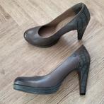 No stress pumps grijs slangenprint maat 41, No stress, Ophalen of Verzenden, Zo goed als nieuw, Schoenen met hoge hakken