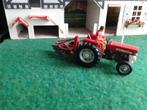 Britains MF158 met knerveland ploegje, Hobby en Vrije tijd, Modelauto's | 1:32, Ophalen of Verzenden, Gebruikt, Tractor of Landbouw