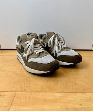Nike Air Max 1 Medium Olive beschikbaar voor biedingen