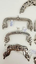 7 antiek Hollandse tassenbeugels, de kleinste met ketting., Verzenden, Zilver