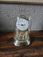 Mooie vintage Tafelklok met glazen stolp, Ophalen of Verzenden, Zo goed als nieuw, Analoog, Wekker of Tafelklok