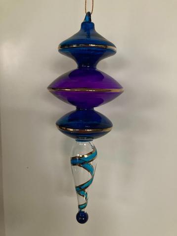 Twee glazen kersthangers in paars, blauw, turquoise en goud beschikbaar voor biedingen