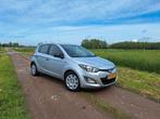 Hyundai I 20 1.2I Blue Drive 5-DRS 2013 Grijs, Auto's, Hyundai, Origineel Nederlands, Te koop, Zilver of Grijs, 5 stoelen