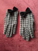Grijze Handschoenen met Strik maat 17, Kleding | Dames, Mutsen, Sjaals en Handschoenen, Ophalen of Verzenden, Maat 34 (XS) of kleiner