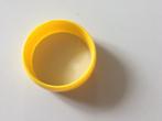 gele armband, Ophalen of Verzenden, Zo goed als nieuw, Geel, Kunststof of Plastic