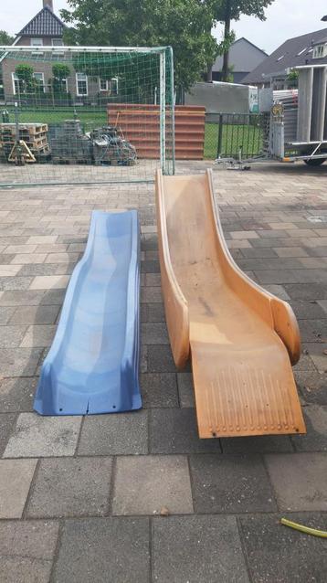 2 mooie glijbanen  beschikbaar voor biedingen