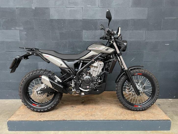 Beta ALP X Dark Grey 2025, 2579 Km a2 35kw 350cc 4.0 allroad, Motoren, Motoren | Overige merken, Bedrijf, Overig, 12 t/m 35 kW