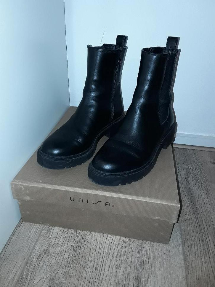 Unisa Zwarte Chelsea Boots Met Rits Maat 39, Kleding | Dames, Schoenen, Zo goed als nieuw, Lage of Enkellaarzen, Zwart, Ophalen of Verzenden