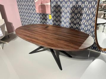 Te koop: Trendhopper Eetkamertafel  beschikbaar voor biedingen