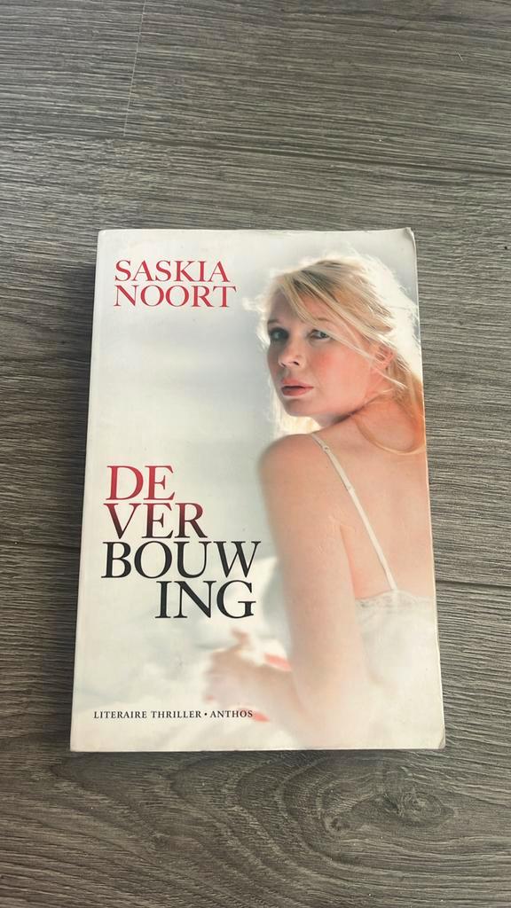 Saskia Noort - De verbouwing, Boeken, Thrillers, Zo goed als nieuw, Ophalen of Verzenden