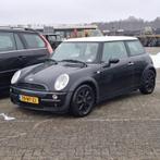 Mini 1.6 16V Cooper 2004 Zwart, Auto's, Mini, Voorwielaandrijving, 15 km/l, 4 cilinders, 4 stoelen