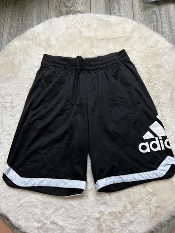 Adidas sport short beschikbaar voor biedingen