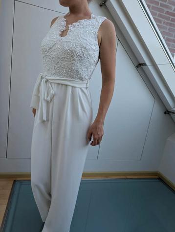 Trouwjumpsuit Figen Bruidsmode mt 38 + accessoires beschikbaar voor biedingen