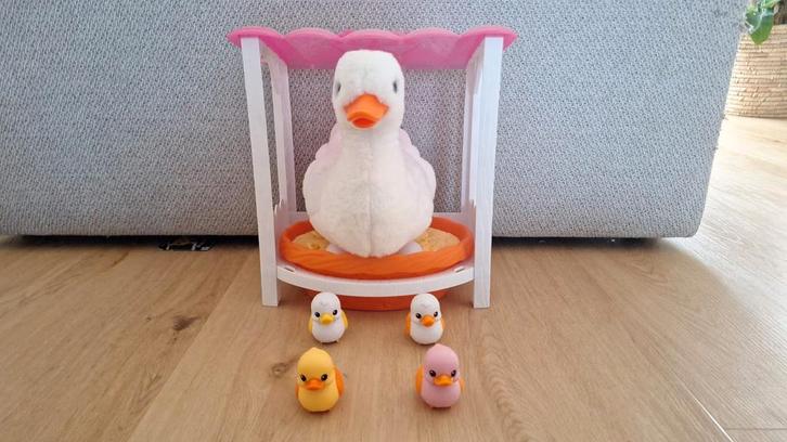 Moeder eend met waggelende kleintjes, Kinderen en Baby's, Speelgoed | Poppen, Zo goed als nieuw, Overige typen, Ophalen of Verzenden