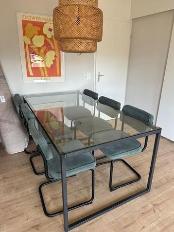 Custom Made Glass Dining Table beschikbaar voor biedingen