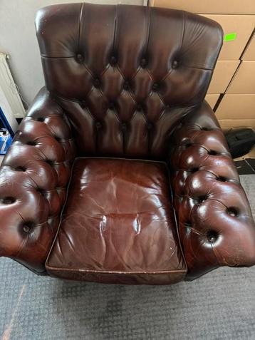 2 chesterfield stoelen beschikbaar voor biedingen