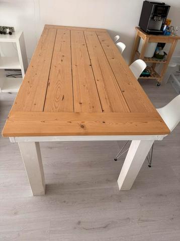 Eettafel en salontafel beschikbaar voor biedingen