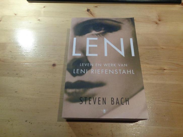 Steven Bach - Leni. Leven en werk van Leni Riefenstahl, Boeken, Biografieën, Zo goed als nieuw, Kunst en Cultuur, Ophalen
